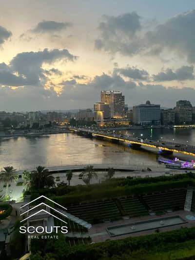 استلم فوري بنص السعر والشركه هتسددلك الباقي باعلي عائد استثماري بالدولار بيوصل ل 22 % اطلاله  بانوراميه علي النيل متشطب بالتكييفات والفرش
