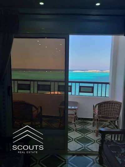 صف اول علي البحراستلم فوري استديو فندقي  بالفرش والتكييفات والاجهزه باعلي عائد استثماري لوكيشن مميز في الساحل الشمالي قرب العلمين ameine ومراسي marasi