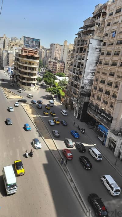 فرصة سكنية نادرة في قلب رشدي   أمام الديب مول مباشرةً — شارع
