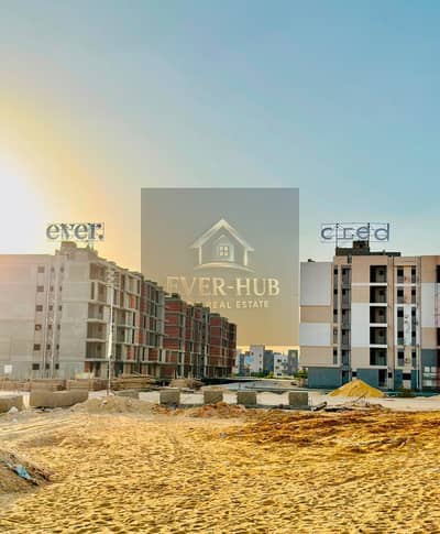 شقة كورنر للبيع كمبوند ايفر ويست Ever West بجوار مول العرب مباشرة | تشطيب هاني سعد | فيو حمام سباحة وملاعب تنس | استلام خلال 6 أشهر اكتوبر