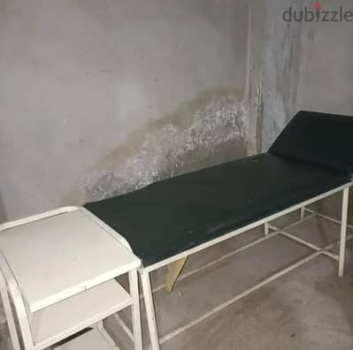 شزلونج وتربيزة متحركة للكشف حديد مش صاح