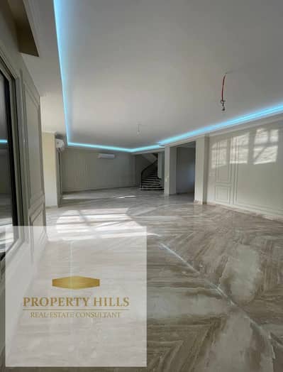 For selling villa in new cairo with private garden&roof