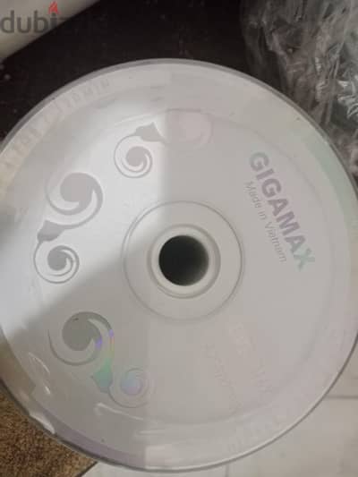 ٥٠ اسطوانه dvd ماركه Gigamax من فيتنام