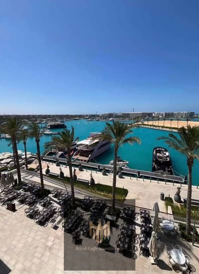 شالية مفروش للبيع بسعر لقطة فيو علي مارينا اليخوت مراسي Marassi Marina غرفتين + 2 حمام موقع مميز داخل الكمبوند - الساحل الشمالي سيدي عبدالرحمن