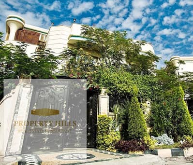 فيلا استلام فوري في الشروق موقع مميز جدا معاها حمام سباحه