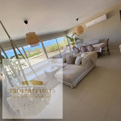 Ready-to-move-in ultra-super-lux chalet with air conditioning and kitchen, direct sea view in Swan Lake, El Gouna  Red Sea