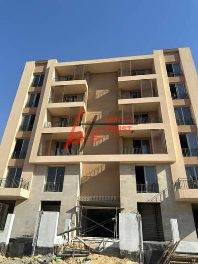 شقة للبيع دور ارضي بحديقة خاصة ( استديو ) استلام فوري كمبوند تاج سيتي taj city التجمع الاول التجمع الخامس القاهرة الجديدة
