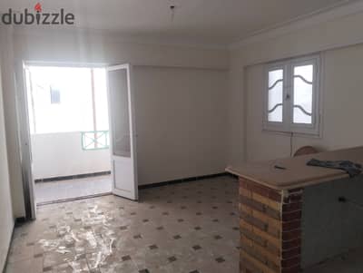 Modern annual rental apartment for family or couple, super-luxury finishing with all amenities, water and electricity, 2 bedrooms and a lounge, kitchen, bathroom, on the second floor, very comfortable stairs, in Alexandria, Al Agamy, kilometer 21 at the palm beach, in a very distinguished location.