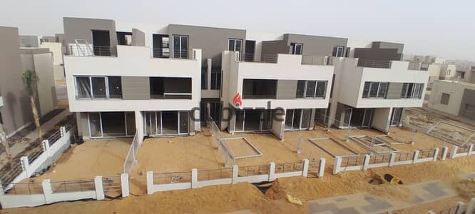 للاستلام الفوري تاون هاوس 227م للبيع في بالم هيلز التجمع الخامس Palm Hills New Cairo