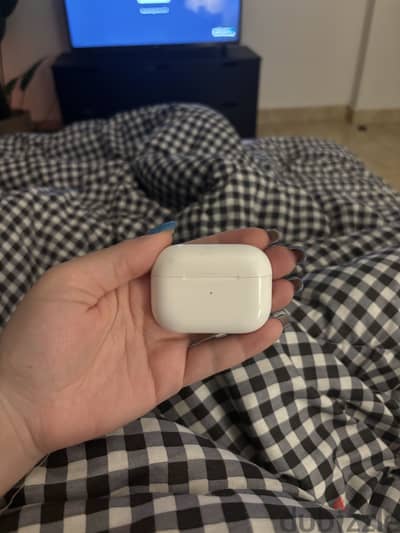 AirPods Pro 2 للبيع بحاله ممتازه من تريدلاين معاها البوكس و الفاتوره