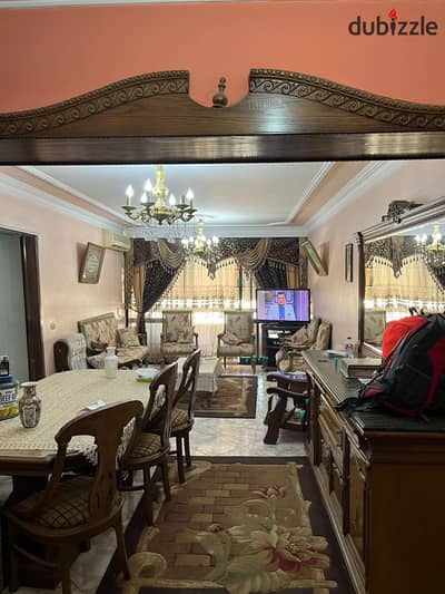 Furnished apartment for rent in Zahraa El Maadi next to Khair Zaman consisting of three bedrooms, a reception area, 2 bathrooms, and an air-conditioned kitchen with Wi-Fi and natural gas.