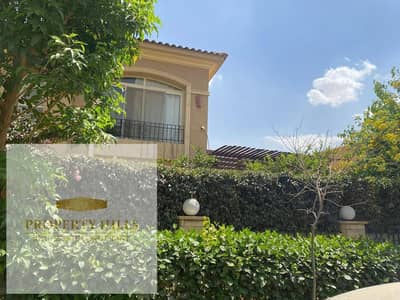 Villa for sale in the gathering, it will be delivered fully finished and it comes with air conditioning next to Auc