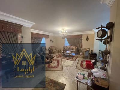 شقة أرضي 245م و جاردن خاصة 60 م للبيع بمدينتي في الB3