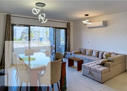 First-floor chalet directly on the swimming pool, fully furnished and with a very distinctive finish, featuring two bedrooms, located in Marassi, Nort