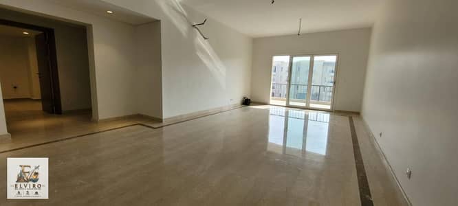 شقة مميزة للإيجار في ميفيدا بوليفارد | تشطيب راقٍ وتجهيزات كاملة بمساحة 205م