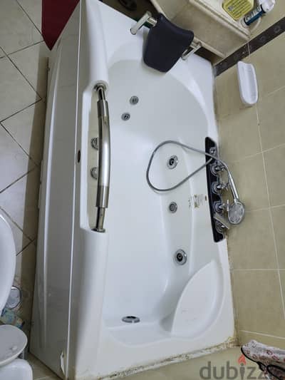 للبيع بانيو جاكوزى ماركة فيلسى مقاس ٩٠X١٧٠ سم FULISI JACUZZI