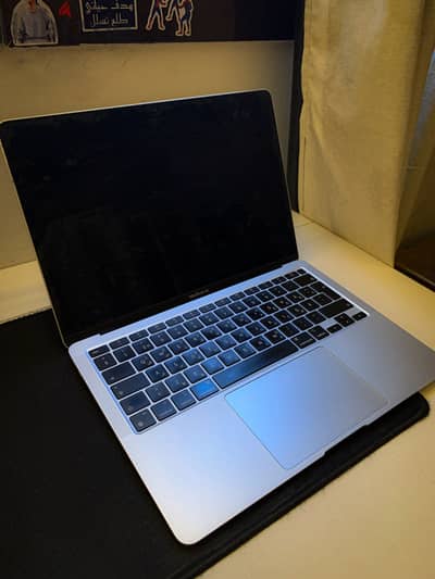 MacBook Air M1 2020 – 8GB RAM – بحالة ممتازة 