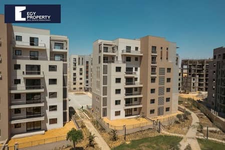 تاون هاوس ميدل للبيع في ديستريكت 5 - القاهرة الجديدة
