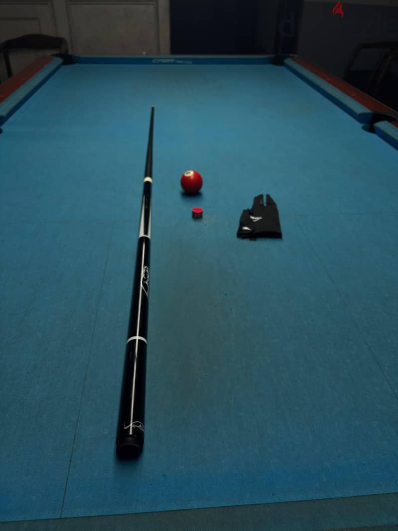 carbon fiber cue 1