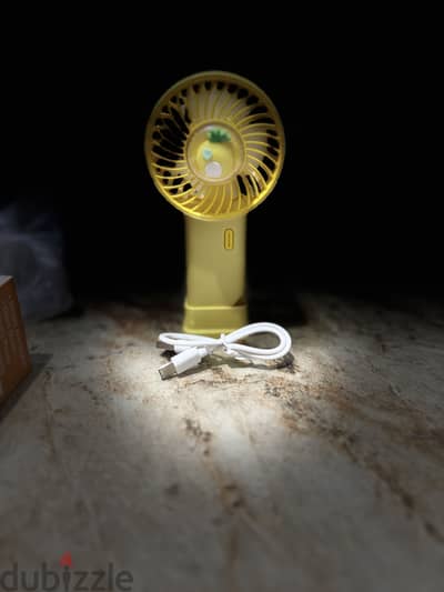 مروحة صغيرة محمولة ستاند تعمل بالشحن usb ،الوان