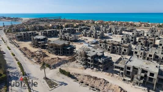 شالية للبيع فى مارينا تانى صف بحيرة وبحر أستلام فورى وبالتقسيط