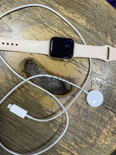 Apple Watch SE 42M Rose كالجديدة
