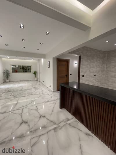 Apartment for sale in Heliopolis, Al-Higaz, 190m, 3 rooms, 3 reception areas, 3 bathrooms, third floor, elevator, open view, buildings of the 80s, ultra-super luxury finishing, first occupancy