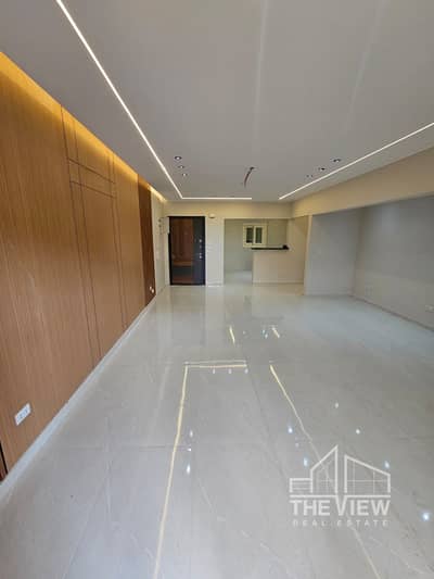 شقة مميزة للبيع فيو مفتوح كمبوند الخمايل  Khamayel Compound الشيخ زايد مرحلة تانية الهضبة  تقسيمة واسعه تشطيب سوبر لوكس اول سكن