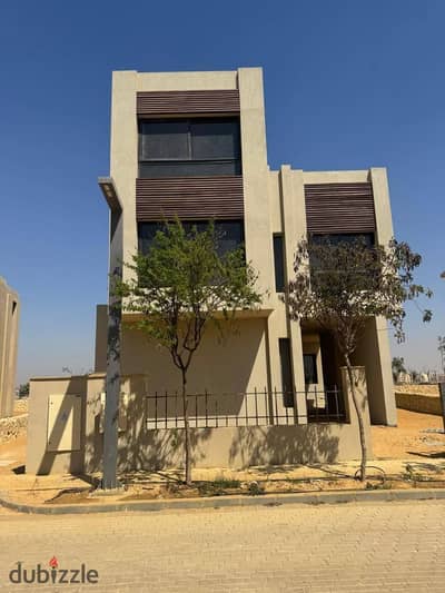 فيلا بلوكيشن مميز في او ويست مع اوراسكوم دقائق من اركان بلازا