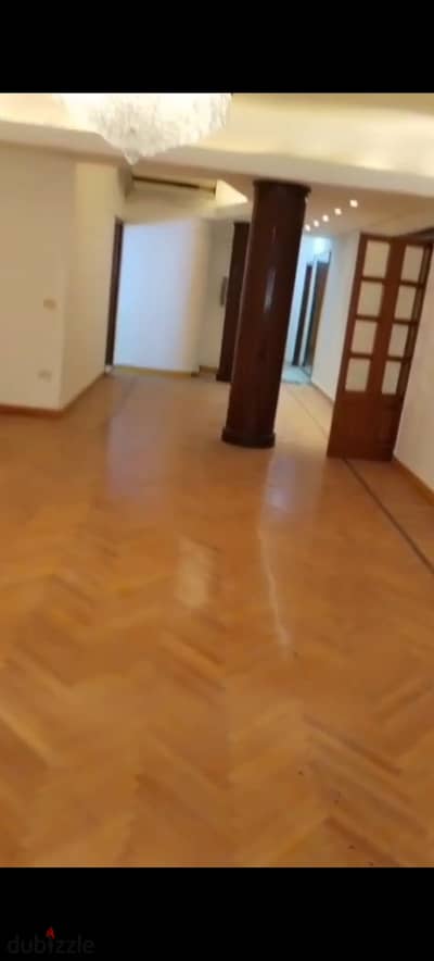 Apartment for sale in Heliopolis, Cairo, 280 sqm, first floor, 90s building, 4 rooms, 4 bathrooms, reception with 4 sections, elevator