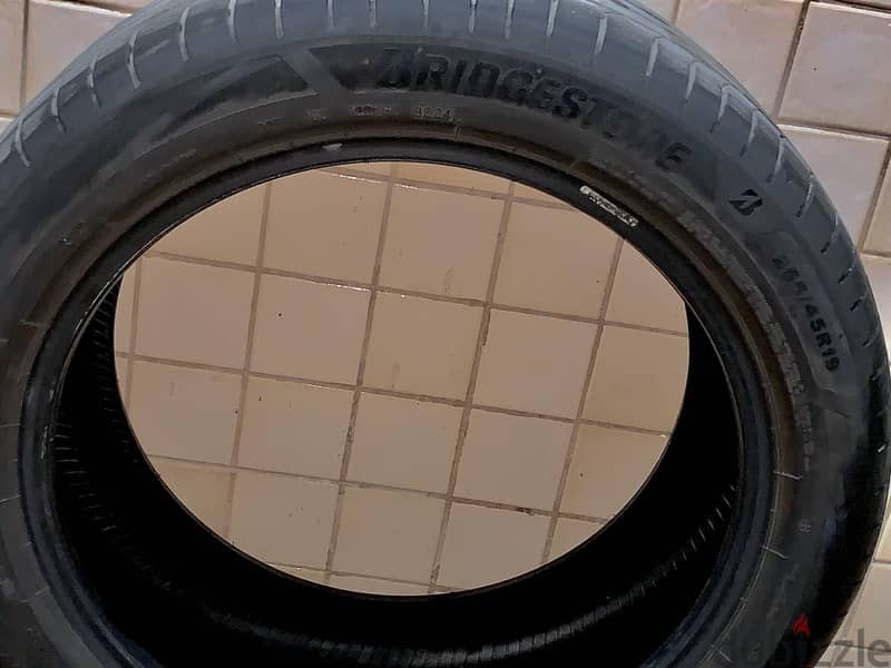 Bridgestone 255 45 R19 4