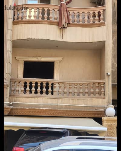 شقه للبيع مصر الجديده متفرعات سفير طوب احمر الدور الأول 220 م 3 غرفه نوم 2 حمام رسبشن 3 قطع مباني 2014 تراس 50 م