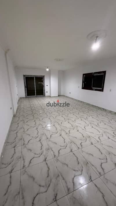 شقة للإيجار سكن لأسرة ٢٥٠ متر برج جديد موقع متميز