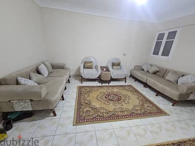 طقم صالون/أنتريه كامل مودرن  بحالة ممتازة جدا للبيع