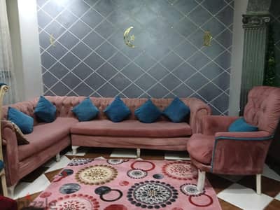 ركنه حرف ال ومعاها كرسي انتريه للبيع ب٥٥٠٠ج