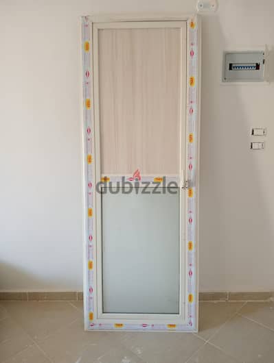باب ألوميتال جديد زيرو بالاستيكر (فايبر + زجاج مصنفر) للحمام أو المطبخ