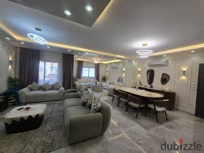 للبيع فيلا مفروشه بالكامل في كمبوند بالحي السادس العبور