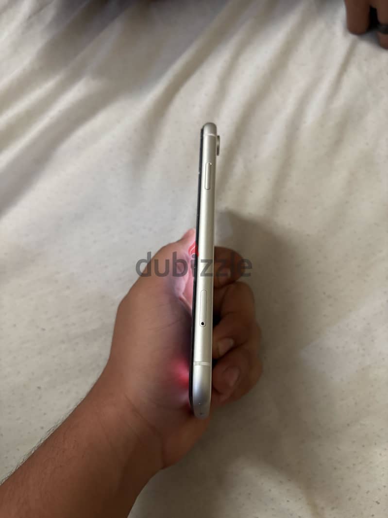 Apple - iPhone XR 4