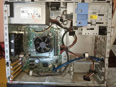 كيسه  ديل i5 2400 رام ٤ وبدون هارض بس الوش بتاع الكيسه مش موجود وشغاله
