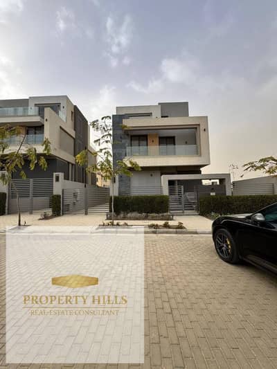 LIMITED UNITS ! STANDALONE VILLA READY TO MOVE AT SODIC EAST * PRIME LOCATION WITH WATER FEATURE VIEW * LOWEST DOWN PAYMENT * UP TO 10 Y INSTALLMENTS!