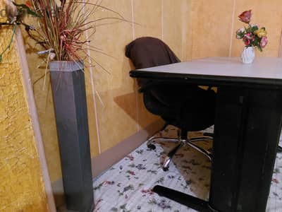 مكتب خشب زان فى حديد مطلي ممتاز جدا جدا