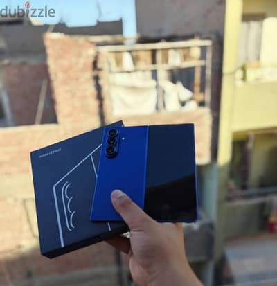 Samsung Z Fold 7 حاله جيده بكل مشتملاته خربيش فالفريم للبيع او البدل