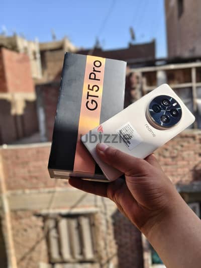 Realme Gt 5 pro 256/12+12 كسر زيرو بدون خربوش بكل مشتملاته معفي ضريبه