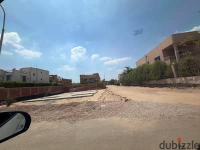 ارض فيلات بمدينة العبور بالحي الترفيهي ناصية فيو حديقة وجامع مشهور