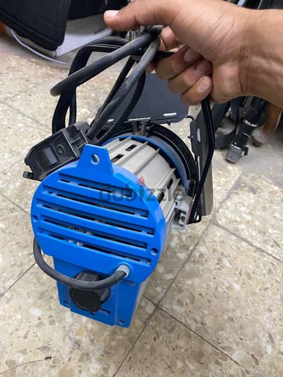 3 كشافات ARRI 650w