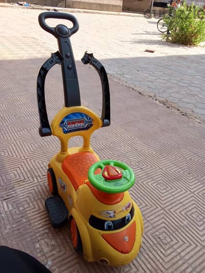 عربة أطفال دفع
