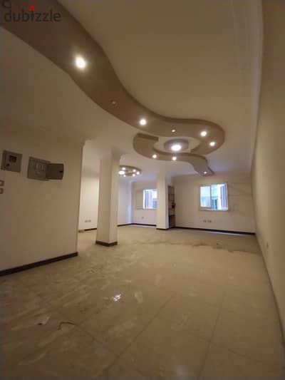 شقة 160 متر  دور تالث بأسانسير عمارة حديثة تانى نمرة من النحاس