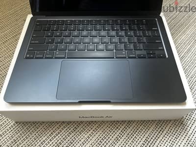Apple Macbook Air M4 13 inch Midnight with Box and Charger