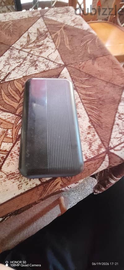 باور بانك استعمال شهرين حالته نضيفة ٨٠٠٠