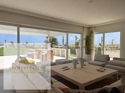 Direct villa on Lagoon all rooms see the sea ready with furniture